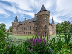 Aanzicht Museum Helmond langs het water